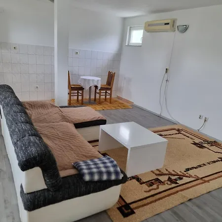 Elvira Apartment