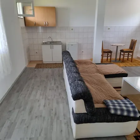 Elvira Apartment *